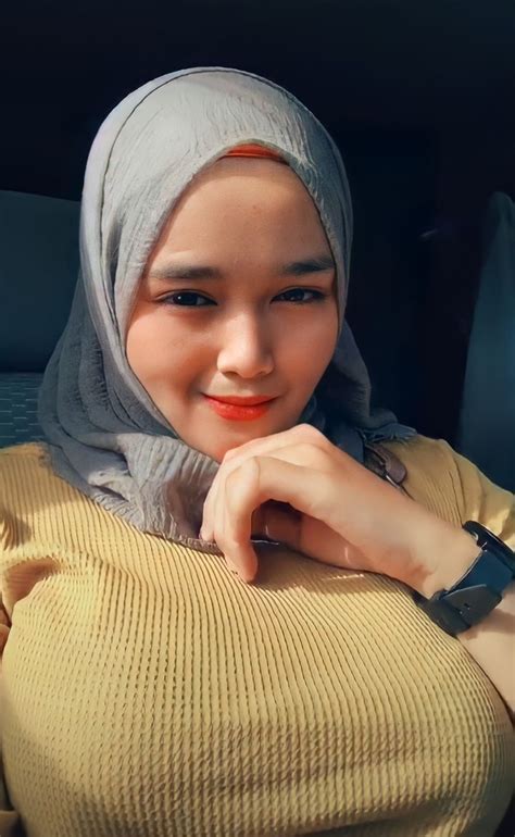 jilbab indonesia ngentot|Hijab Indonesia Porn Videos 